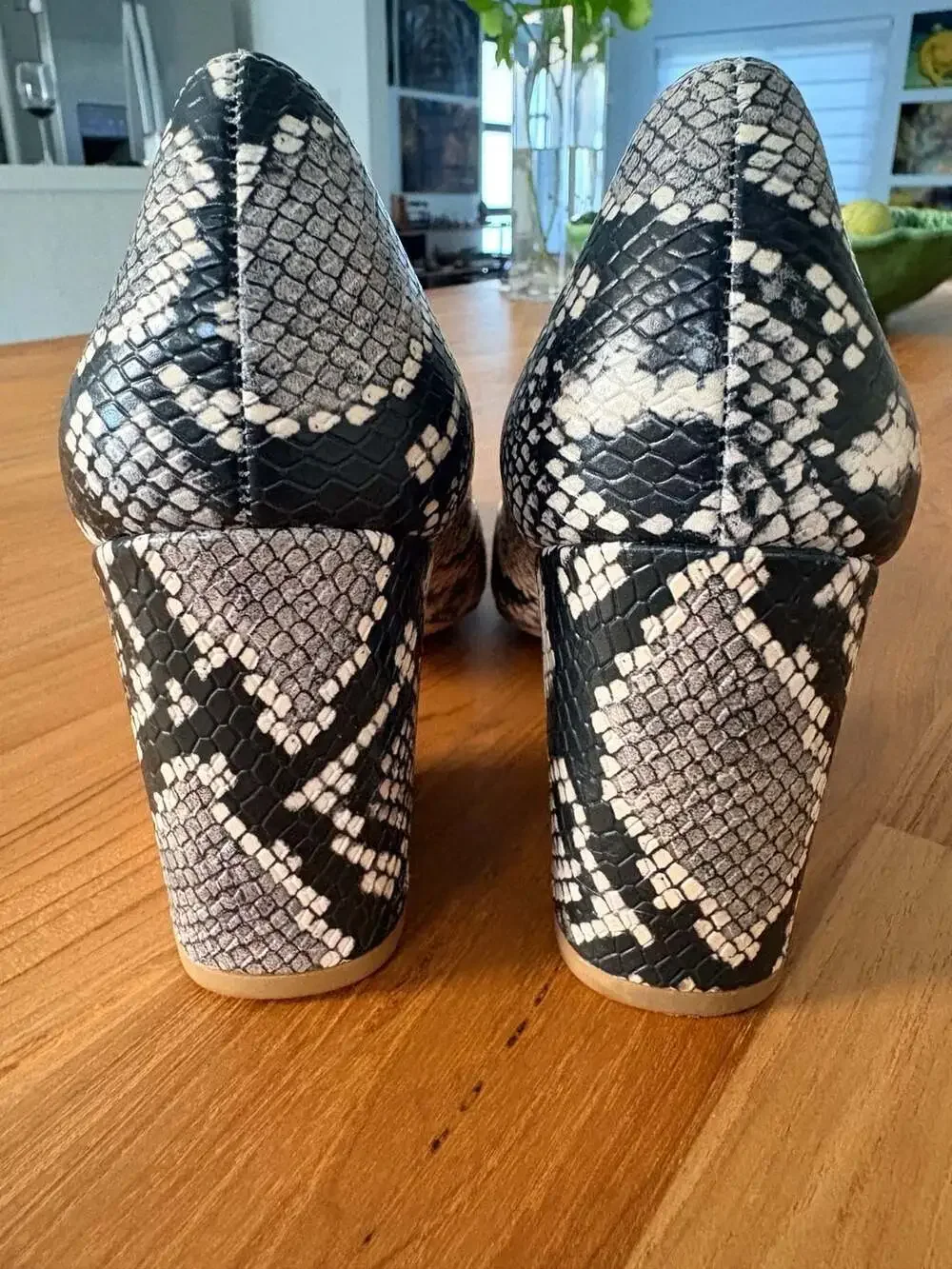 Stuart Weitzman Avenue 75 Block Pump in Snake Printed Leather Size 8.5